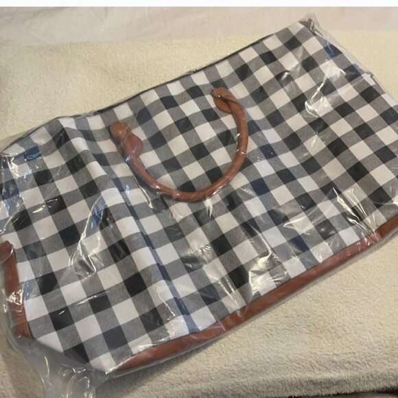 Black & White Buffalo Plaid Weekender Bag With Faux Leather Handles & Adjustable - Picture 6 of 7